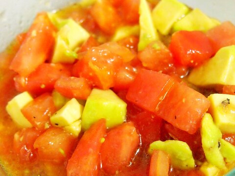 アボカドとトマトのサルサ風サラダ